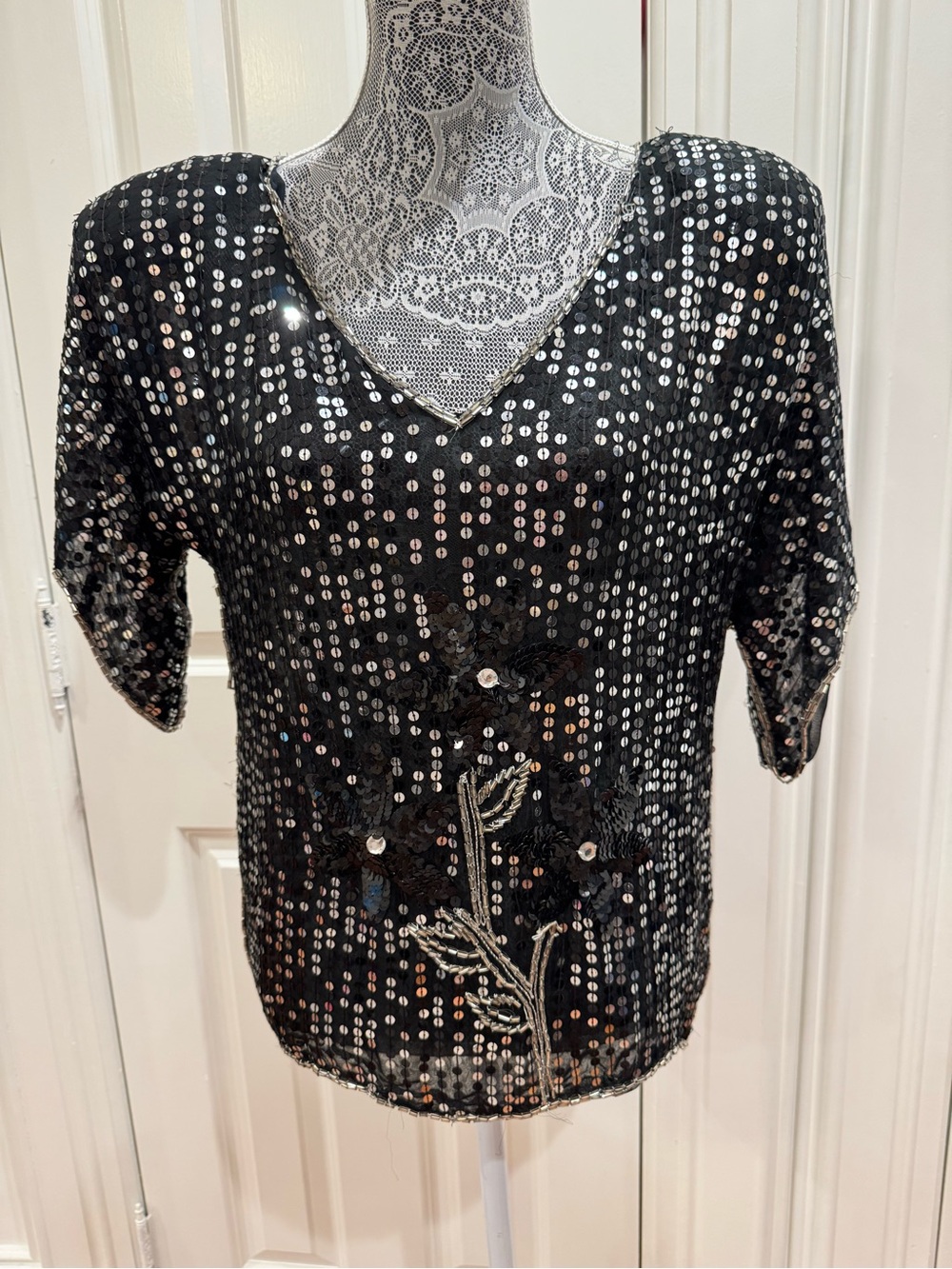 Vintage Black Sequin Floral V-Neck Silk Evening Top Size M Holiday Party Glam